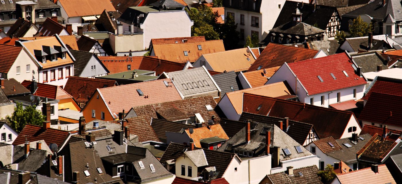 Ceny nemovitostí klesají. Propad je výraznější u realizovaných cen